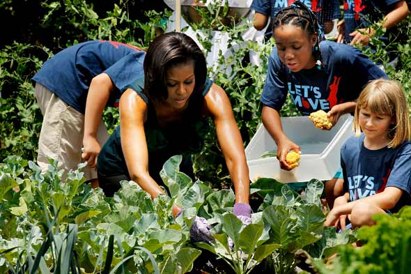 michelle-obama-garden-062010-590.jpeg